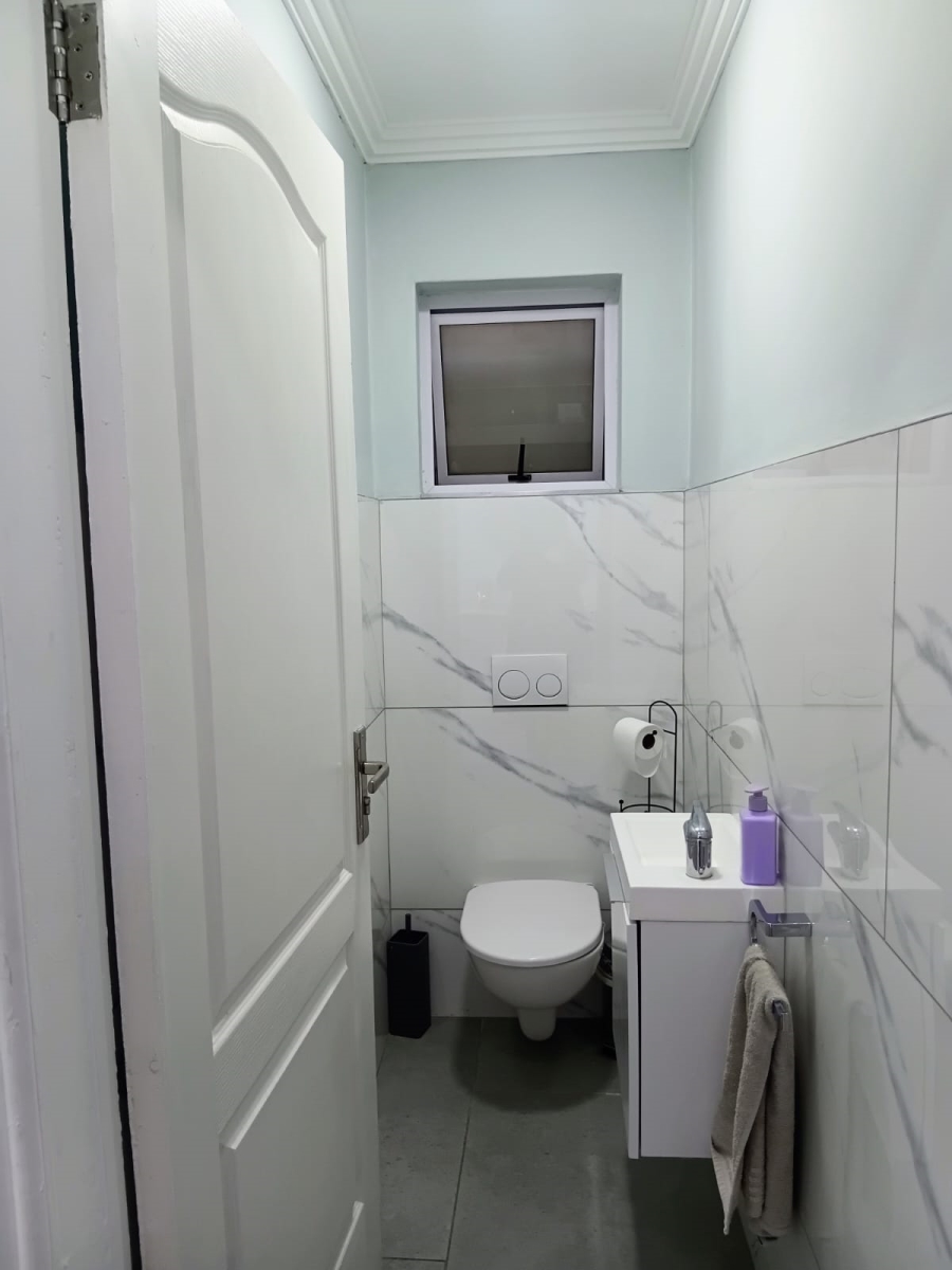 5 Bedroom Property for Sale in Beacon Bay Eastern Cape